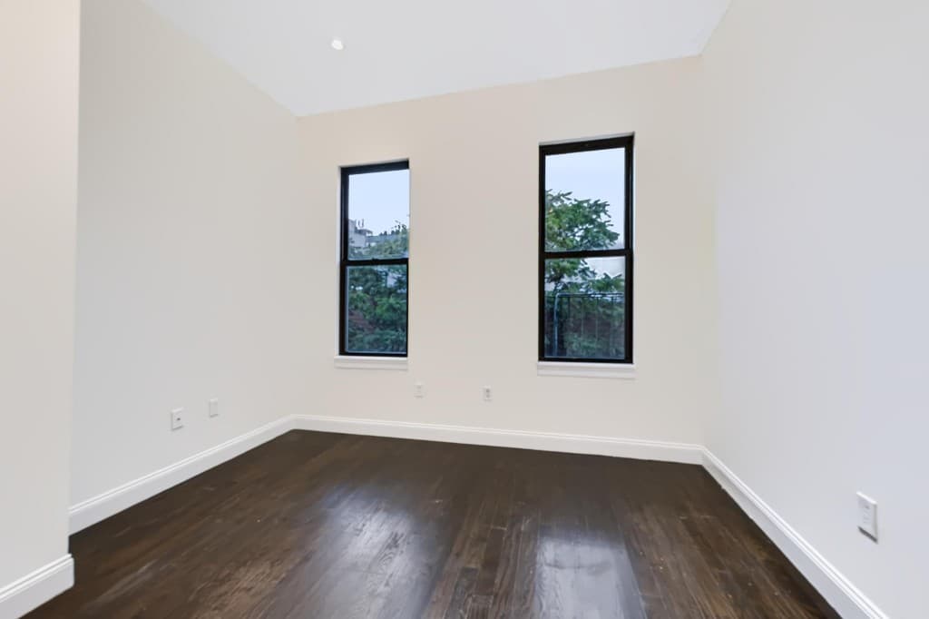 106 Bedford Avenue, photo 5