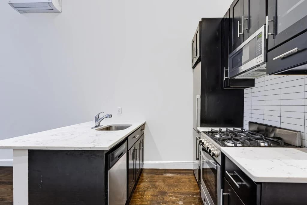 106 Bedford Avenue