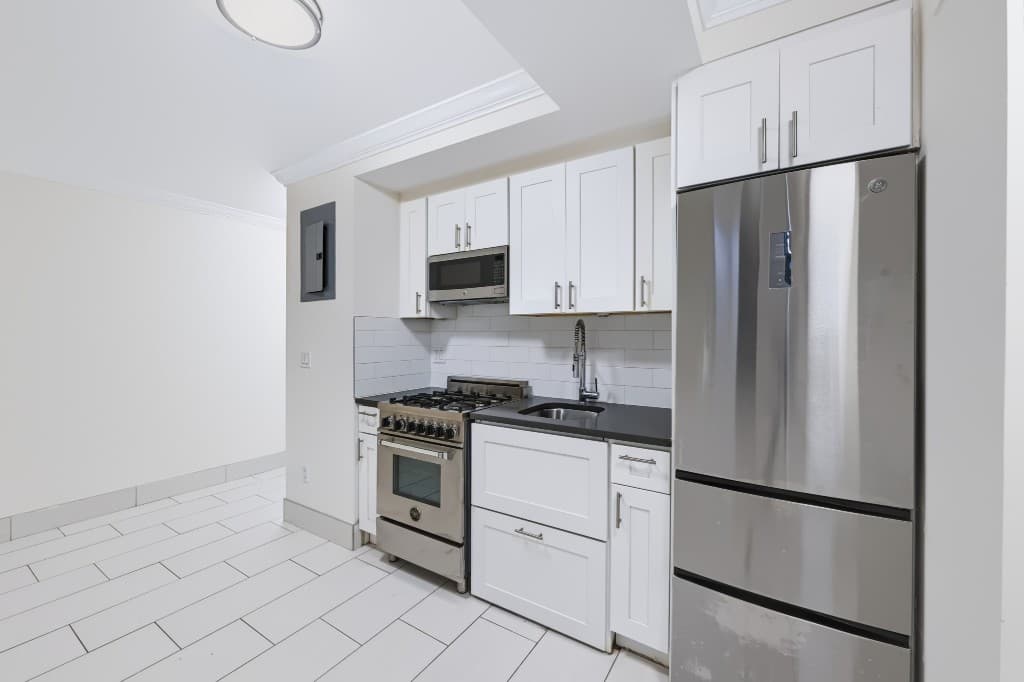 2 Bed apartment at 210 East 22nd Street, Unit 0GLC, Gramercy Park, photo 1 of 15