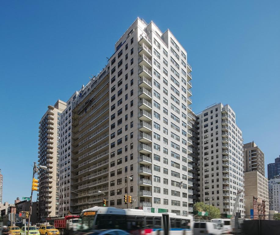 Studio apartment at 305 East 86th Street, Unit 15AW, Upper East Side, photo 1 of 2