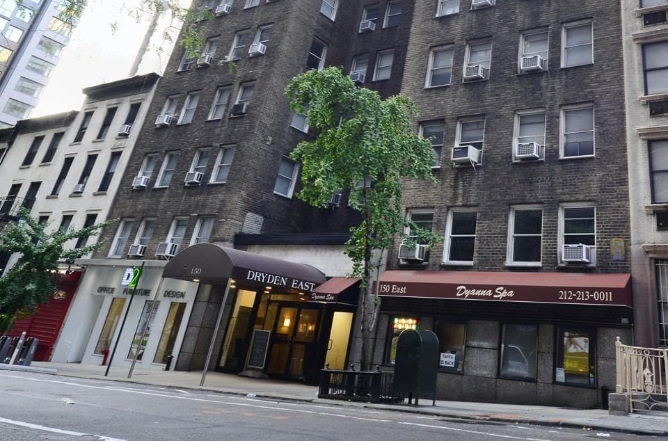 150 East 39th Street, photo 3