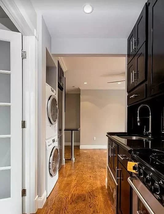 158 Avenue C, photo 5