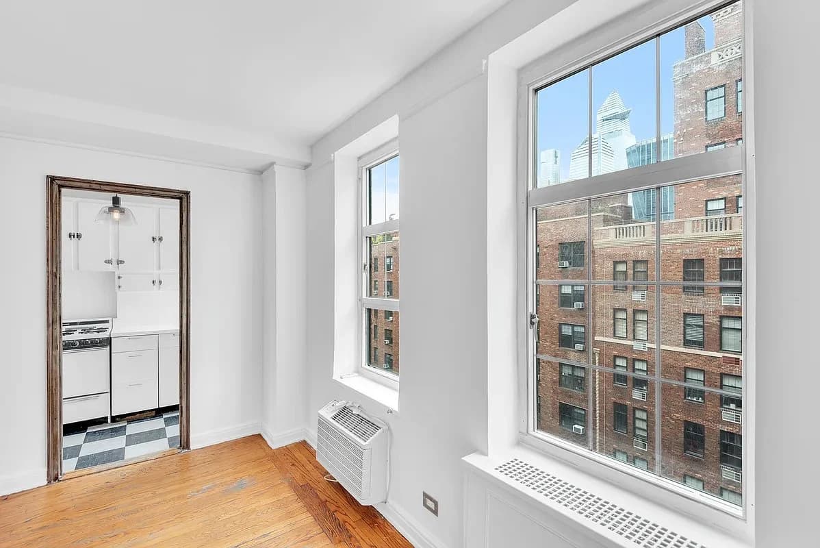 405 West 23rd Street, photo 3