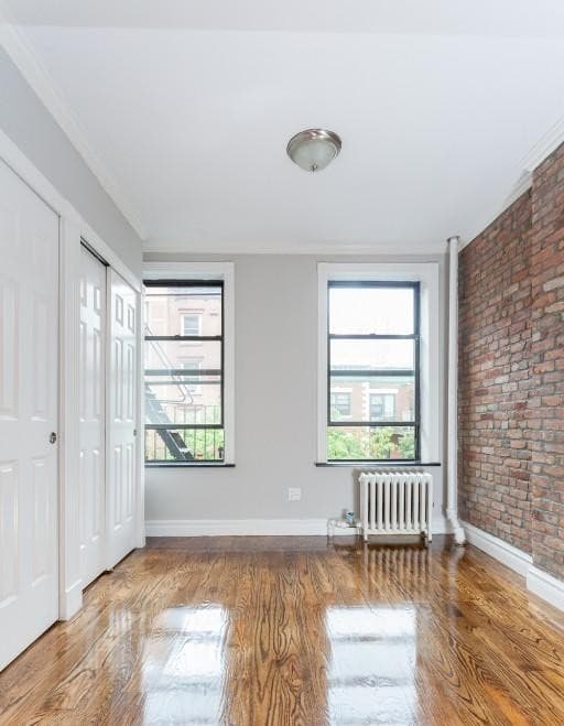 382 E 10th St, photo 3