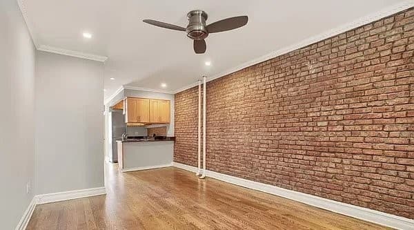 277 E 10th St, photo 2