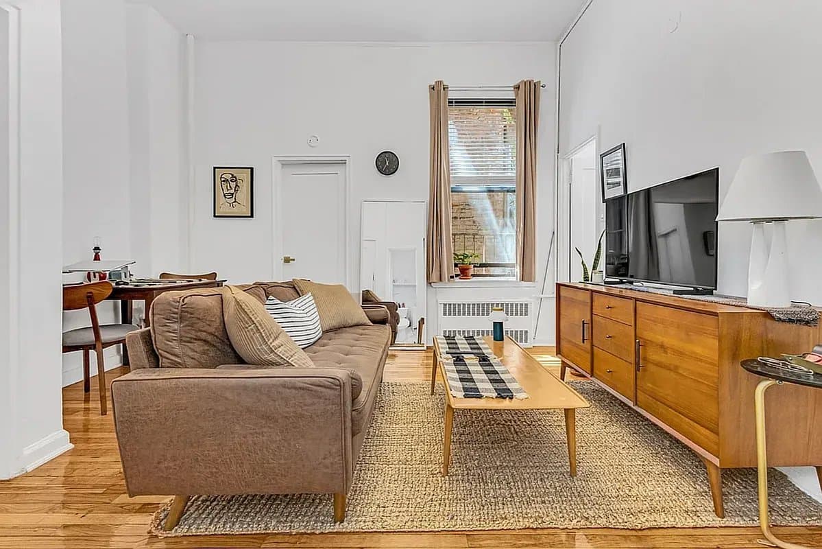243 East Broadway, photo 2