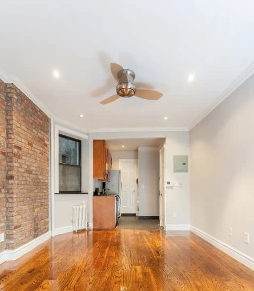 380 East 10th Street, photo 3