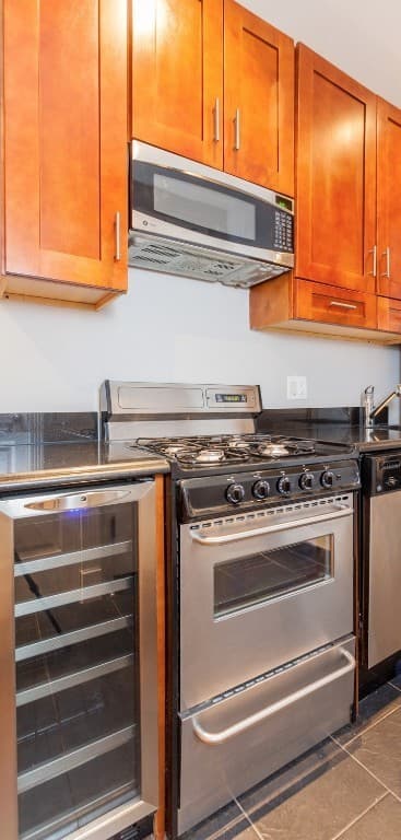 380 East 10th Street, photo 5