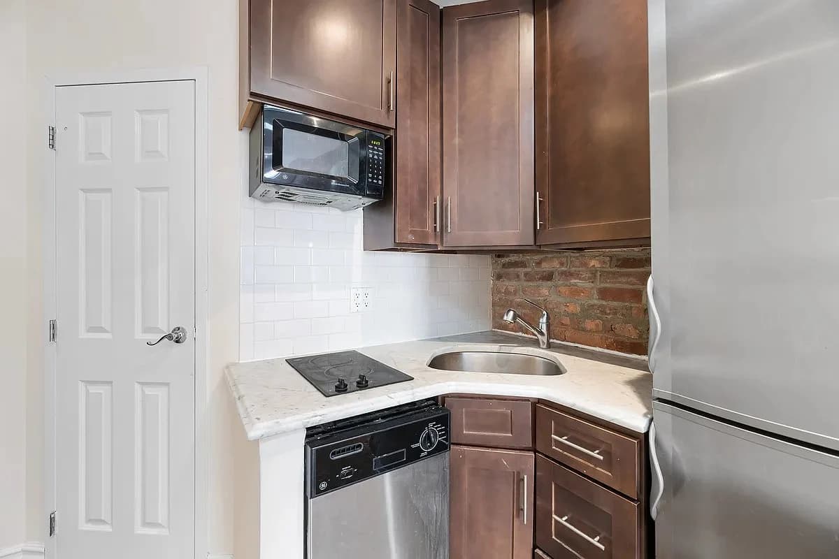 316 West 14th Street, photo 4