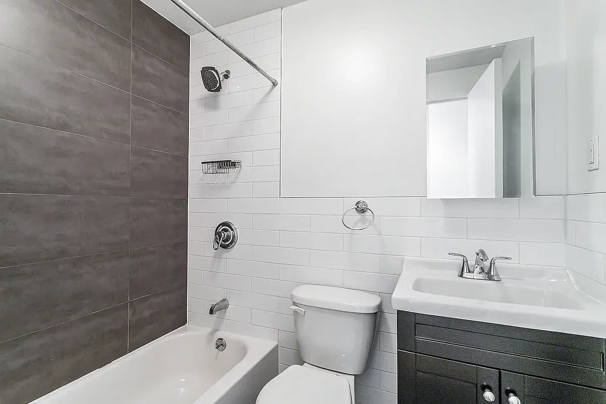 457 West 17th Street, photo 4
