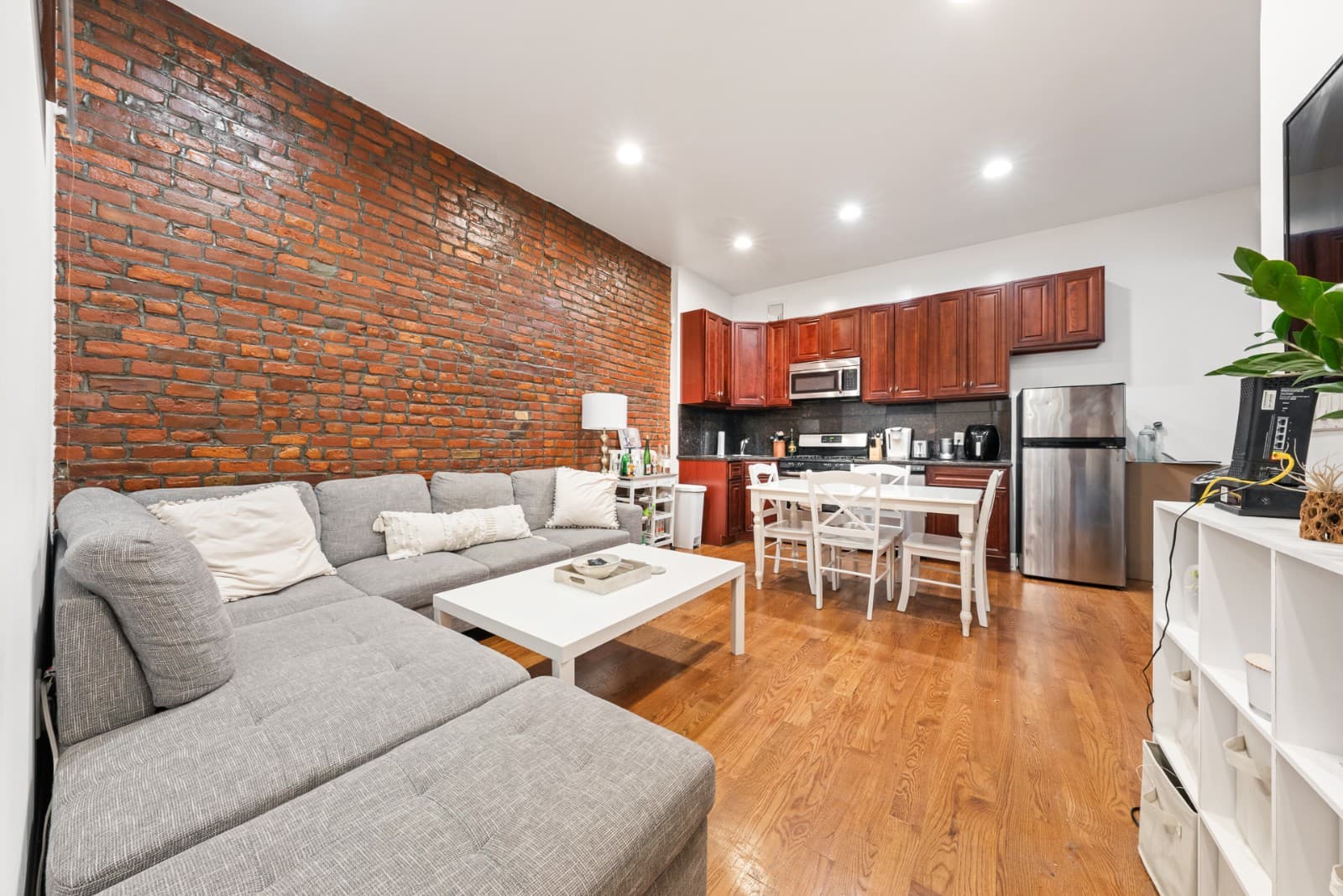 321 East 14th Street, photo 2