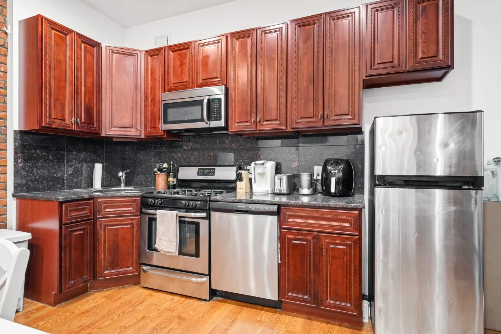 321 East 14th Street, photo 3