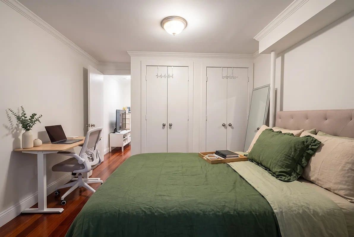118 East 4th Street, photo 5