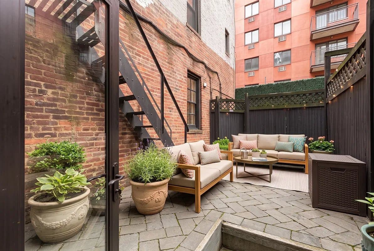118 East 4th Street, photo 3