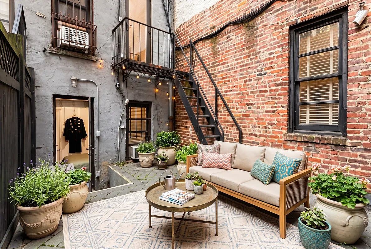 118 East 4th Street, photo 2