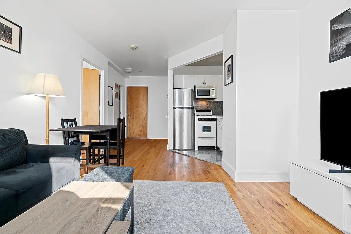 193 East 4th Street, photo 2