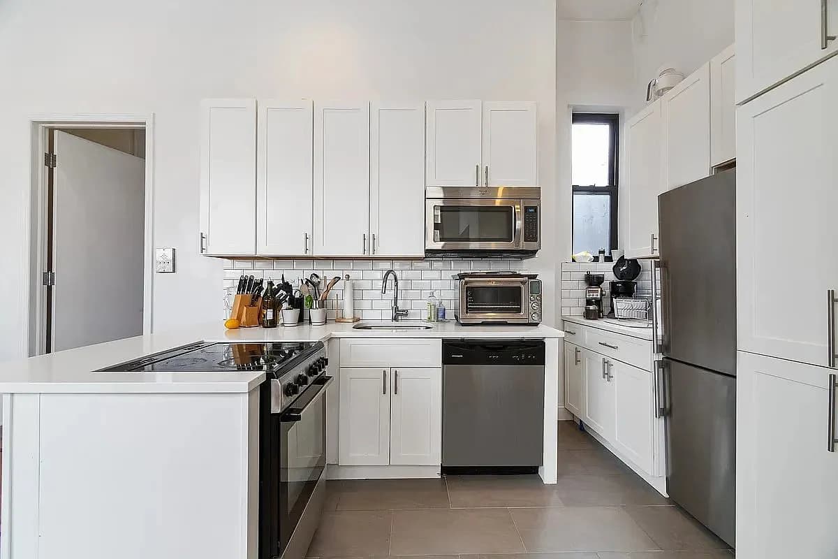 231 East 14th Street, photo 5