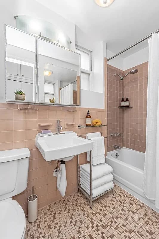 318 West 36th Street, photo 4