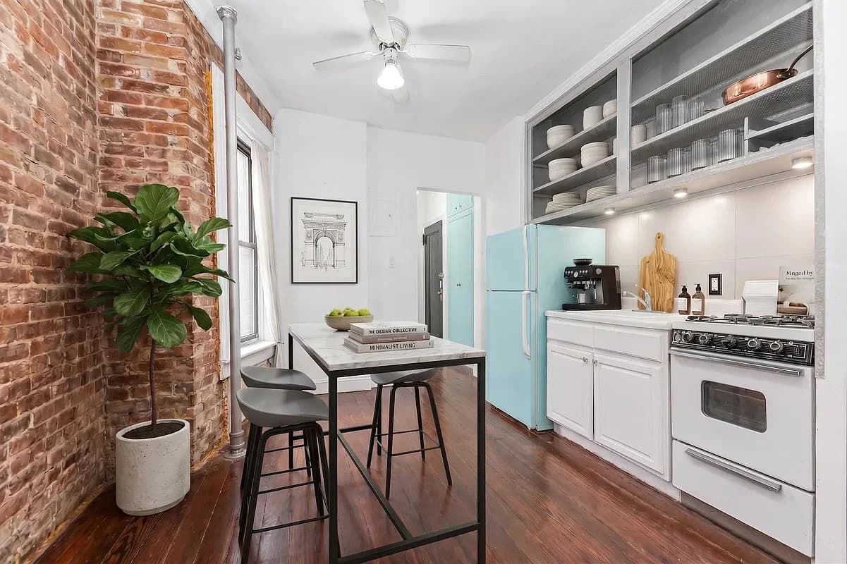 318 West 36th Street, photo 3