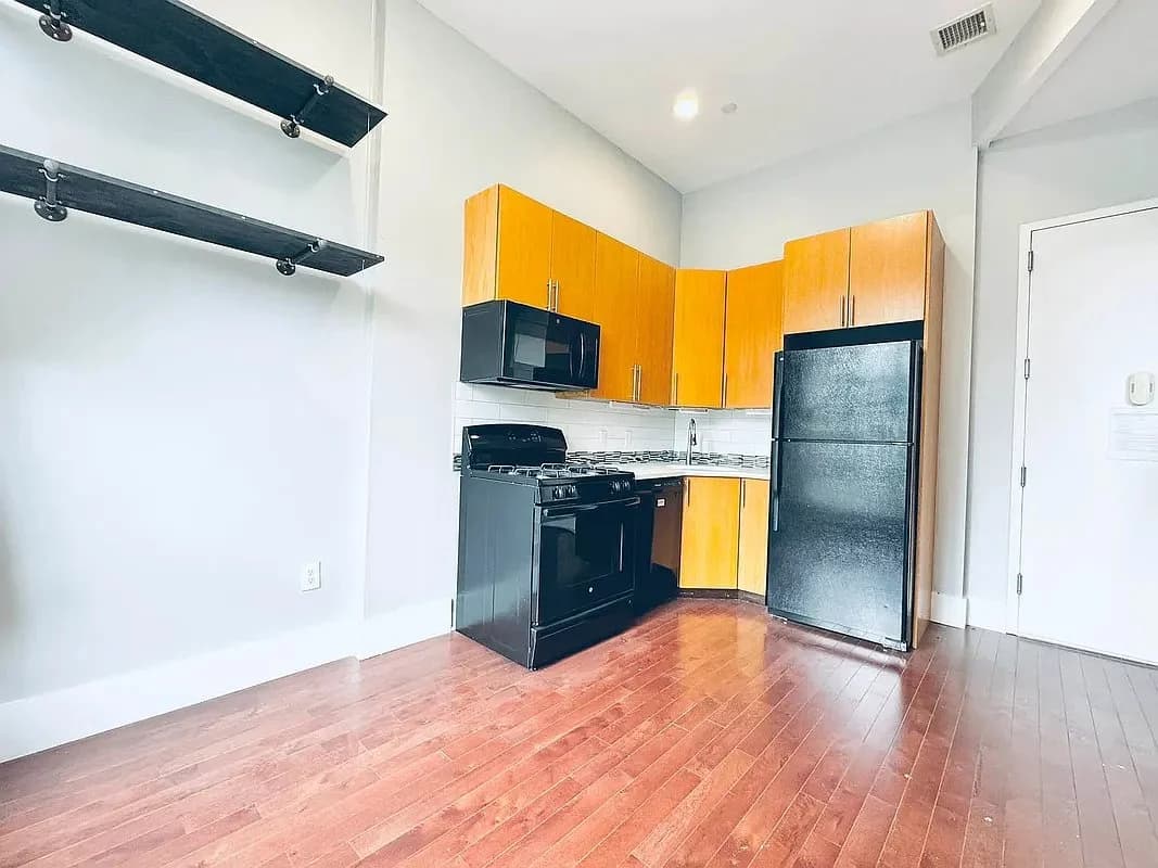 1190 Bedford Avenue, photo 3