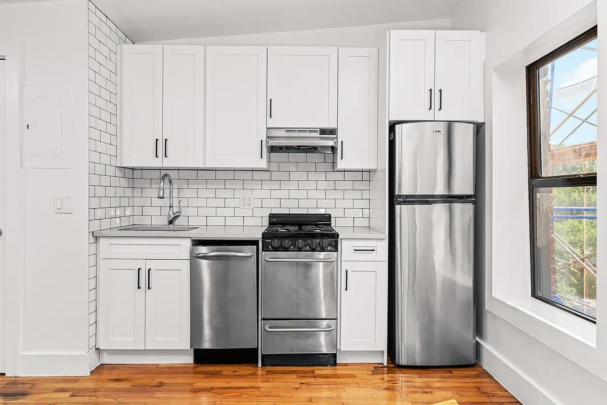 395 West Street, photo 4