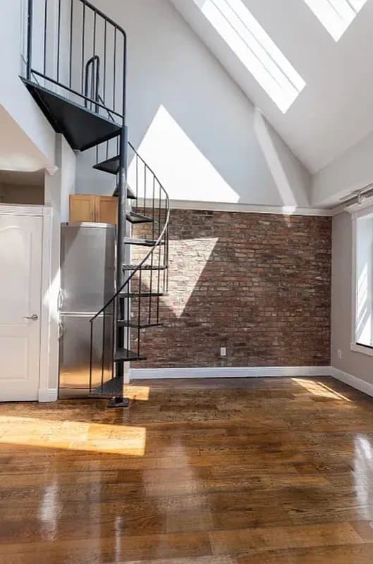 127 East 7th Street, photo 2