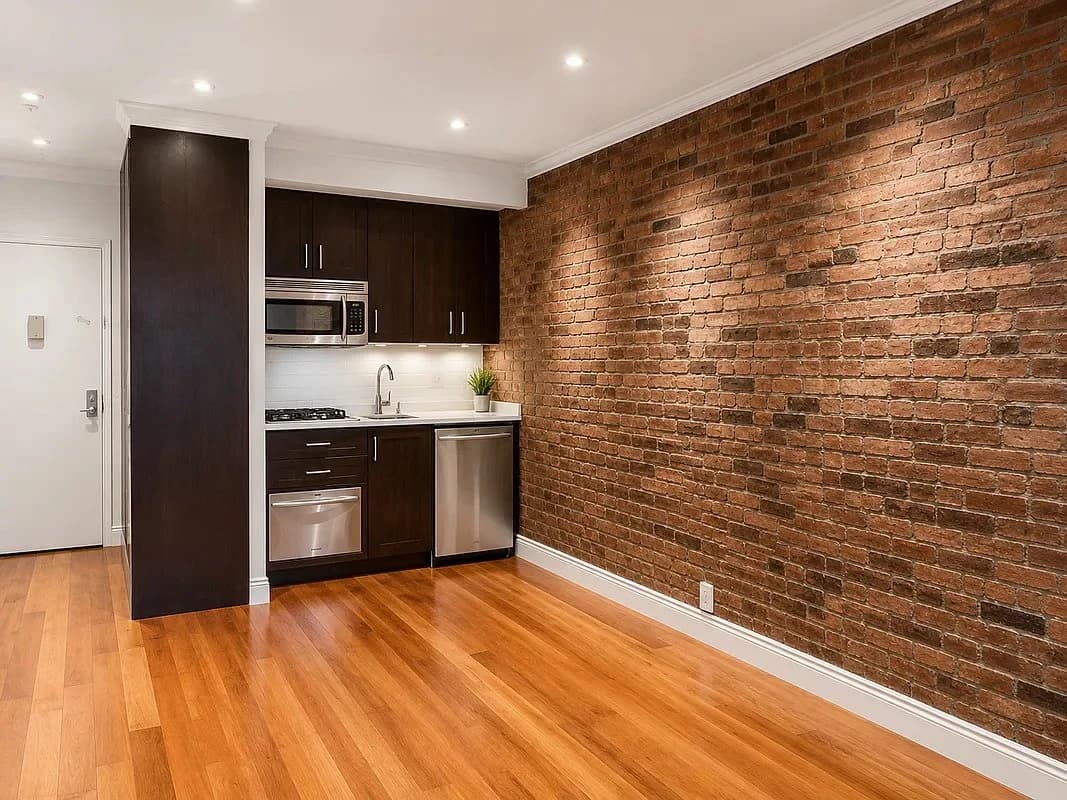 120 East 4th Street, photo 3