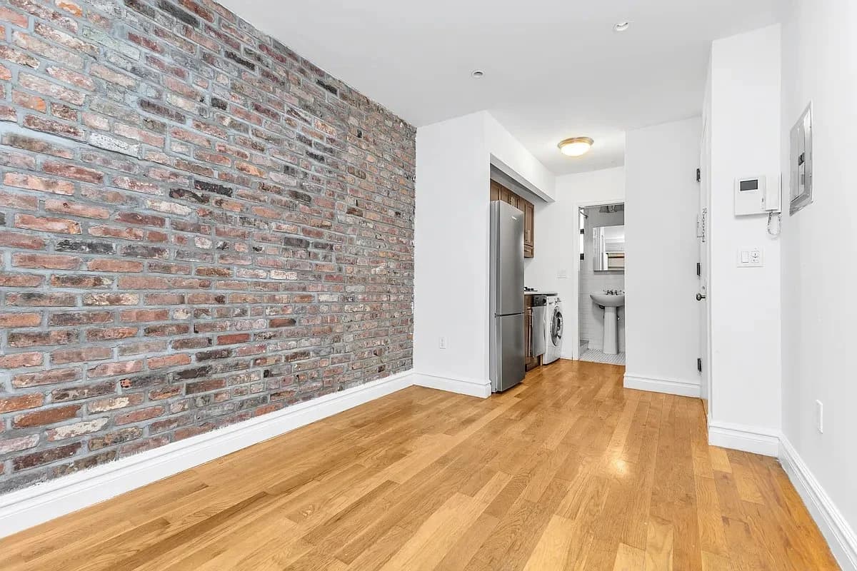 325 East 10th Street, photo 4