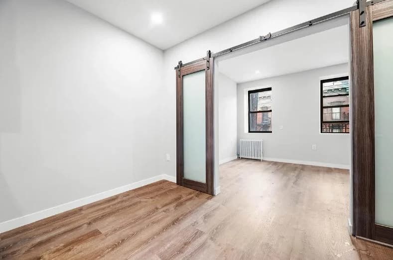 437 West 46th Street, photo 2