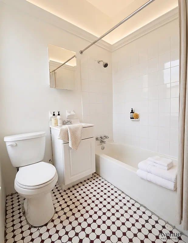 185 Fourth Avenue, photo 4