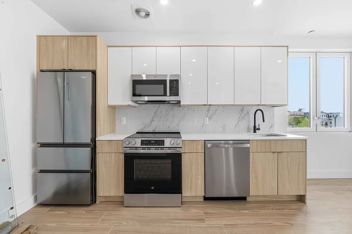2 Bed apartment at 105 Hawthorne Street, Unit 2C, Flatbush, photo 1 of 6