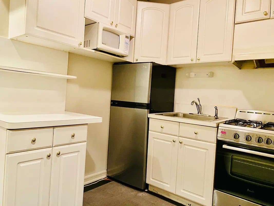 606 Ninth Avenue, photo 5