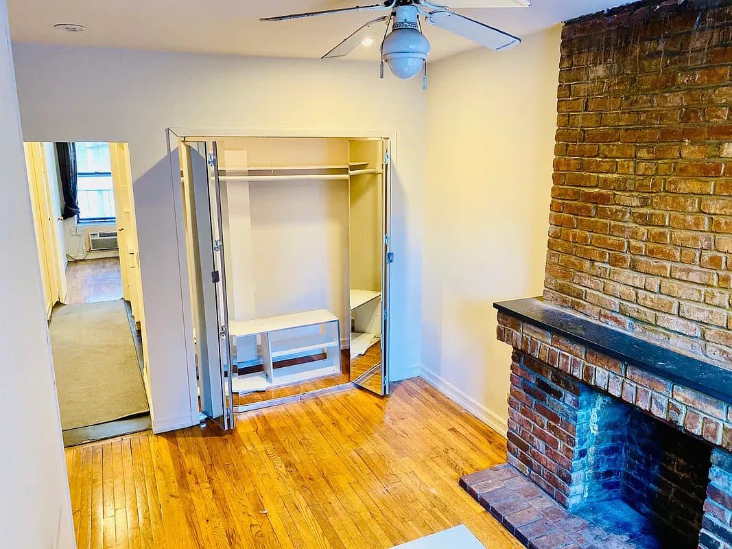 606 Ninth Avenue, photo 4