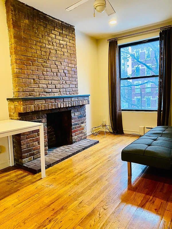 606 Ninth Avenue, photo 3